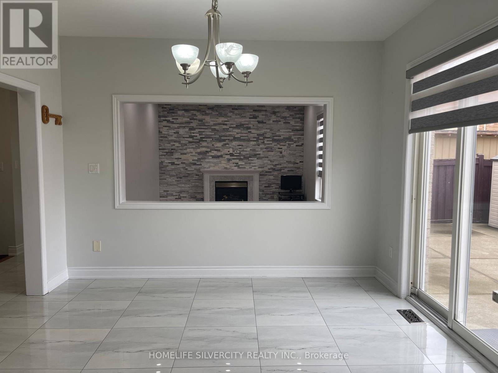 4 Runnymede Crescent, Brampton, Ontario  L6R 0L3 - Photo 7 - W13007282