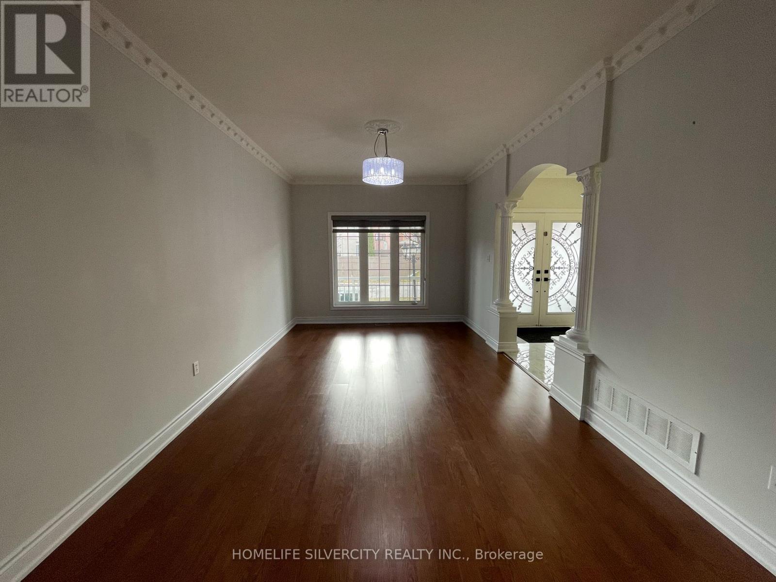 4 Runnymede Crescent, Brampton, Ontario  L6R 0L3 - Photo 5 - W13007282