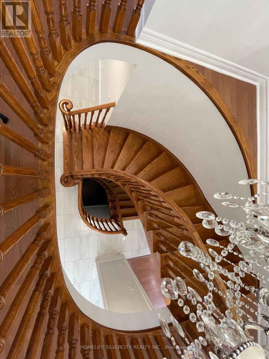 4 Runnymede Crescent, Brampton, Ontario  L6R 0L3 - Photo 10 - W13007282