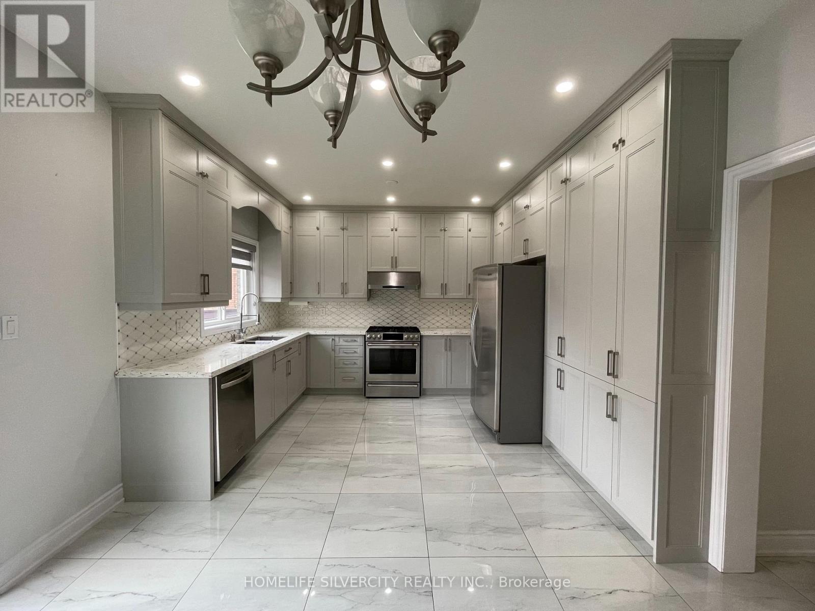 4 Runnymede Crescent, Brampton, Ontario  L6R 0L3 - Photo 6 - W13007282