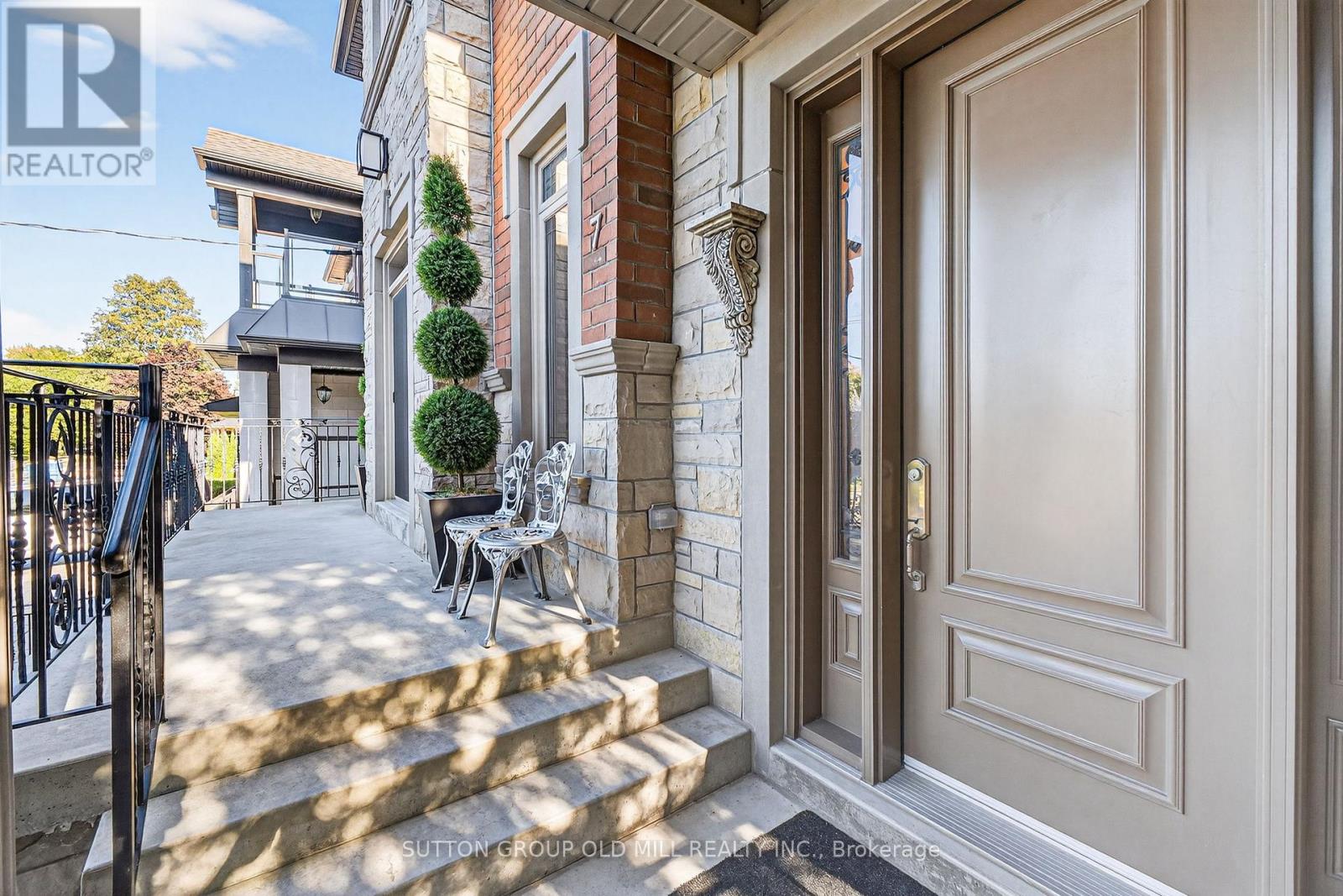 7 Cousins Drive, Aurora, Ontario  L4G 1B2 - Photo 3 - N13008362