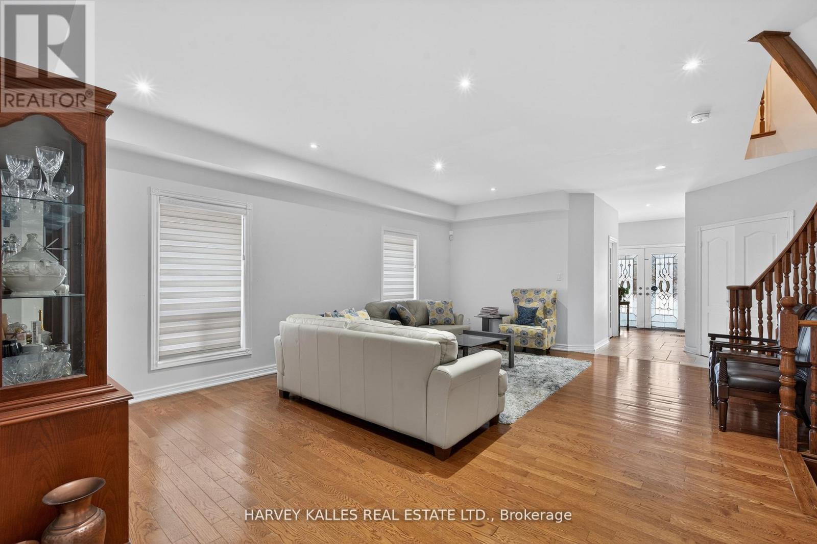 60 Wolfson Crescent, Richmond Hill, Ontario  L4E 4P1 - Photo 6 - N13008440