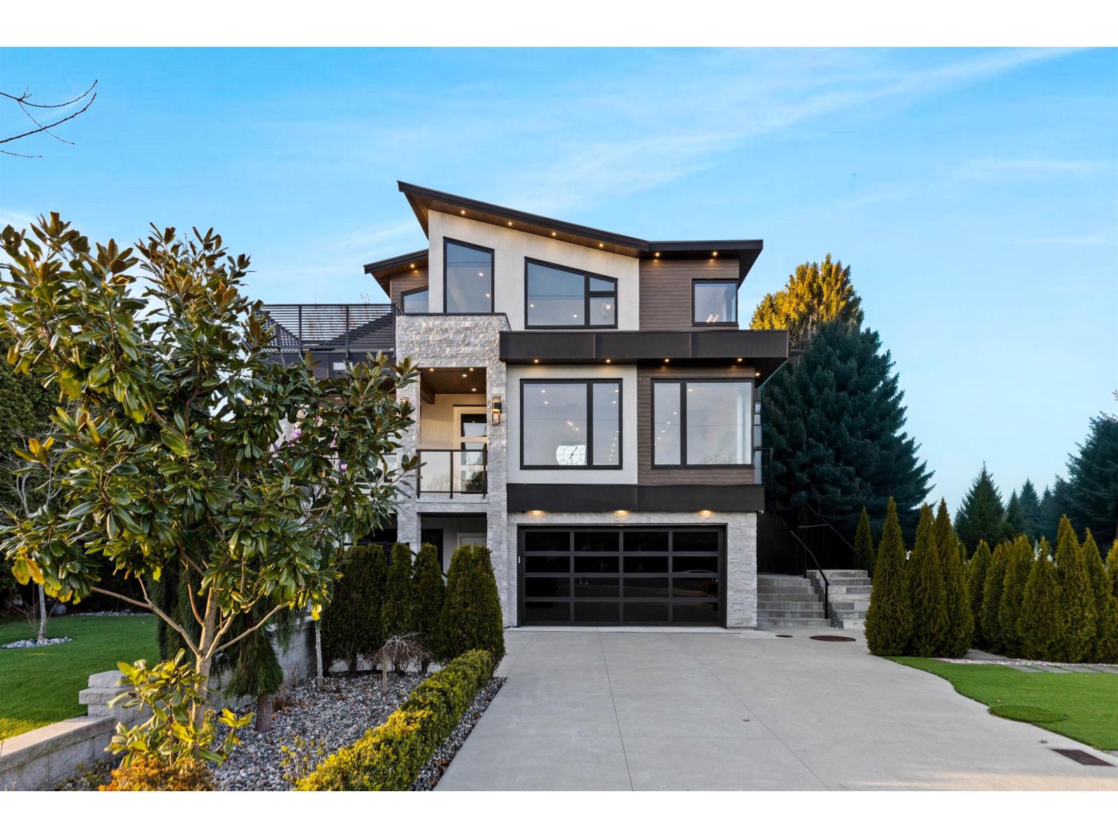 19023 61a Avenue, Surrey, British Columbia  V3S 8C8 - Photo 2 - R3112342