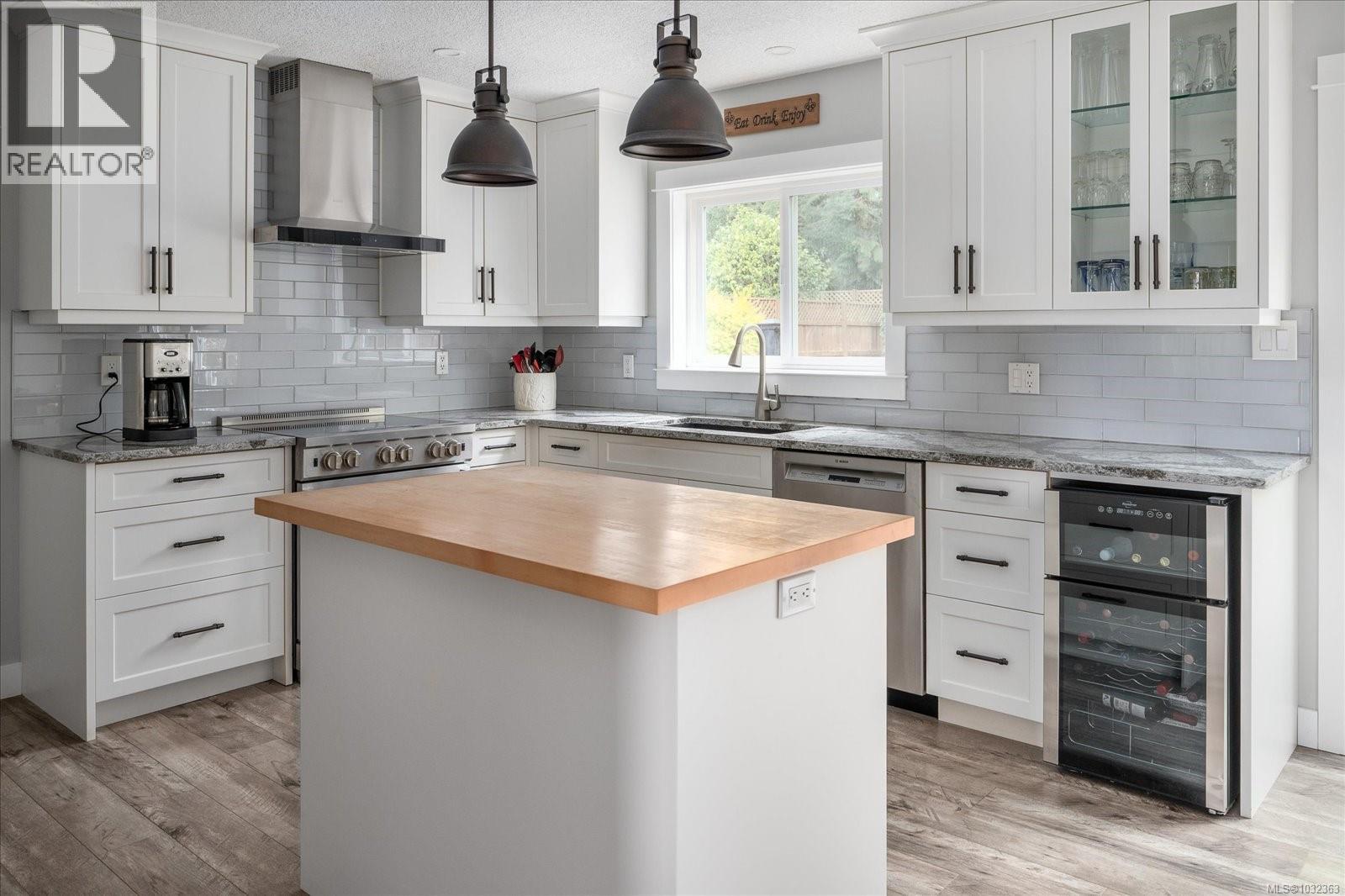 1156 Clubhouse Dr, Qualicum Beach, British Columbia  V9K 1C4 - Photo 3 - 1032363