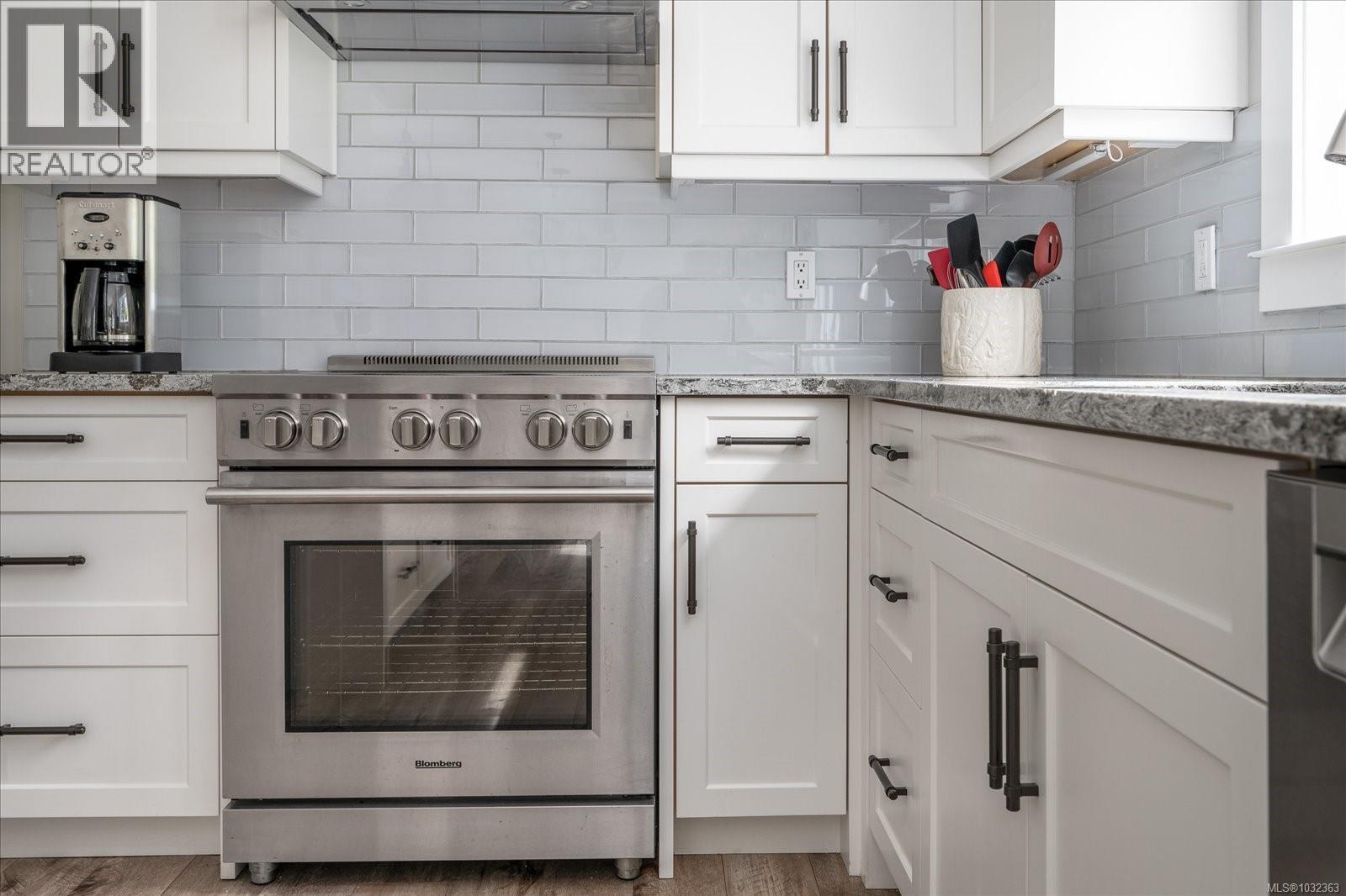 1156 Clubhouse Dr, Qualicum Beach, British Columbia  V9K 1C4 - Photo 35 - 1032363