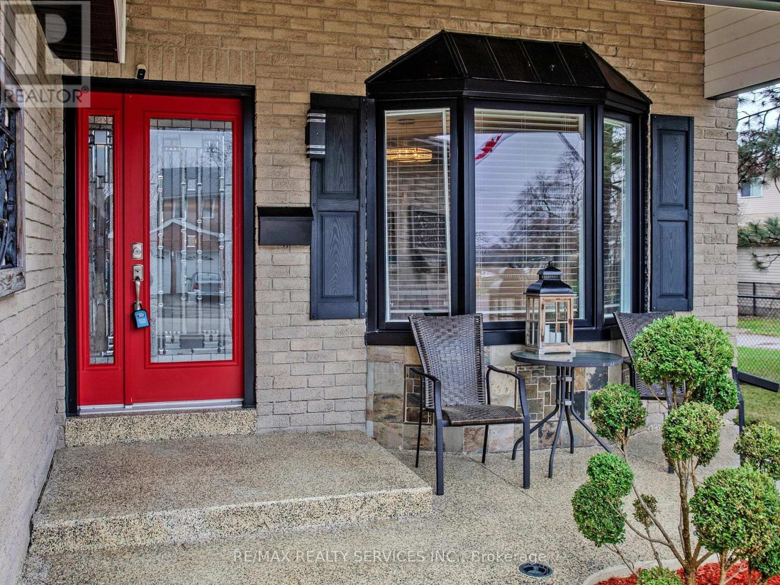 55 Northampton Street, Brampton, Ontario  L6S 3Z6 - Photo 5 - W13008372