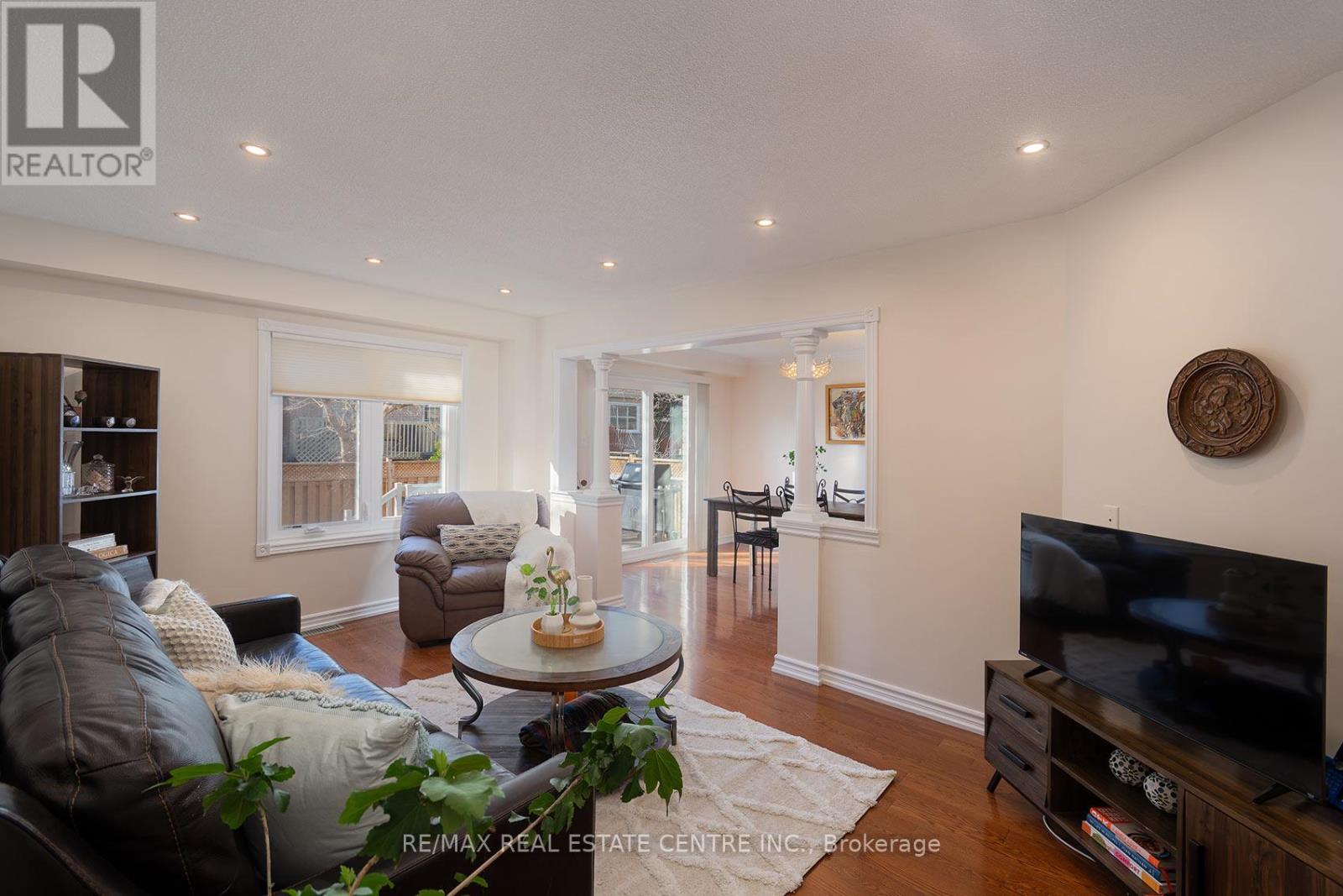 2529 Willowburne Drive, Mississauga, Ontario  L5M 5E9 - Photo 11 - W13008410