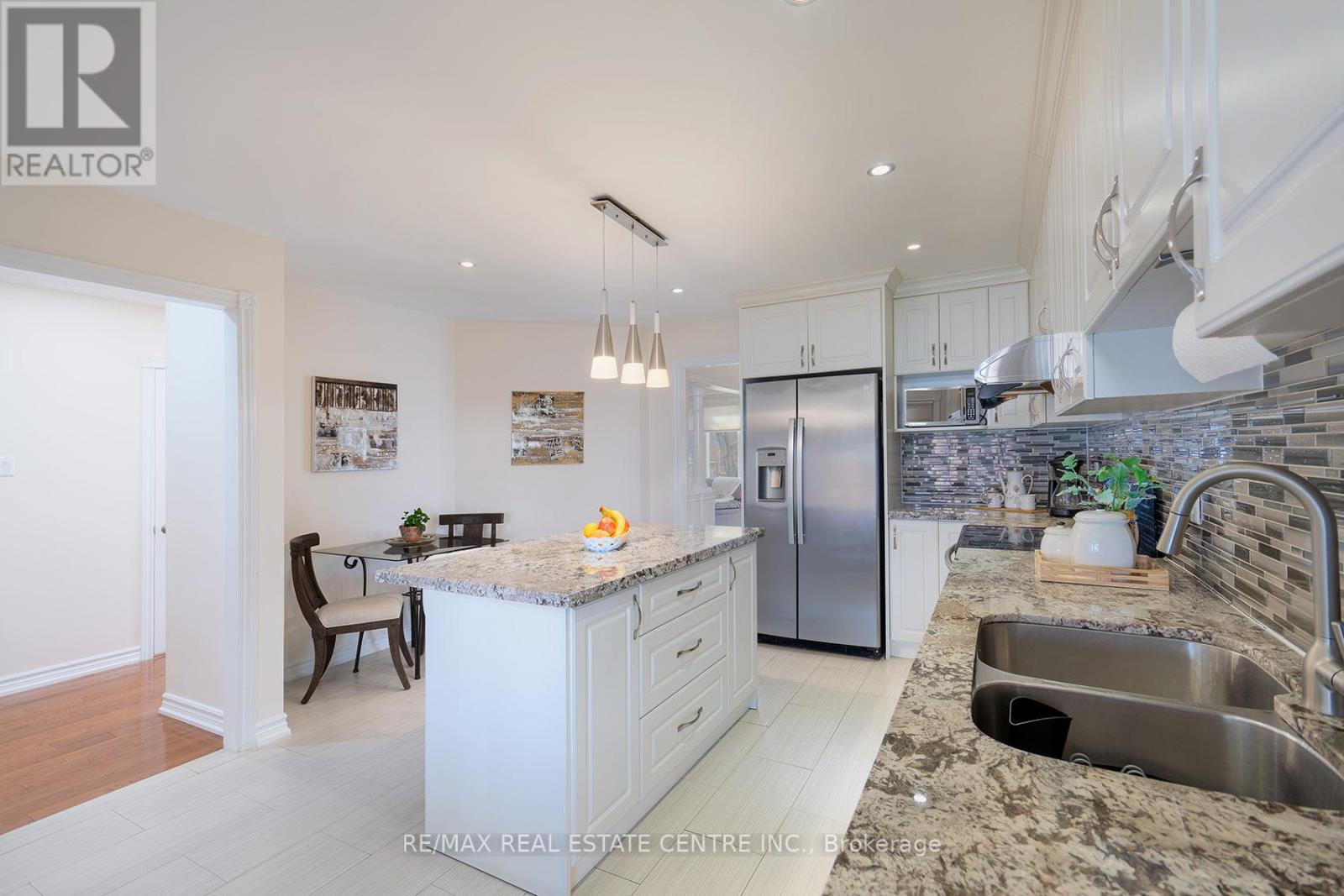 2529 Willowburne Drive, Mississauga, Ontario  L5M 5E9 - Photo 13 - W13008410