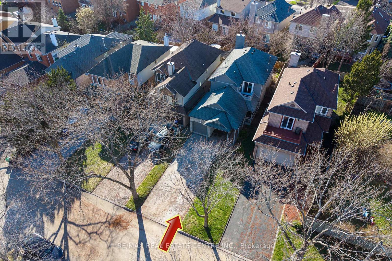 2529 Willowburne Drive, Mississauga, Ontario  L5M 5E9 - Photo 5 - W13008410