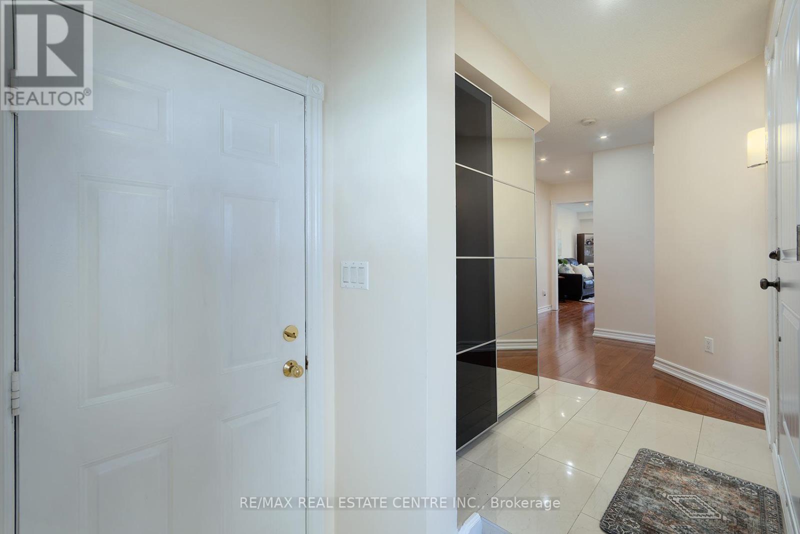 2529 Willowburne Drive, Mississauga, Ontario  L5M 5E9 - Photo 8 - W13008410