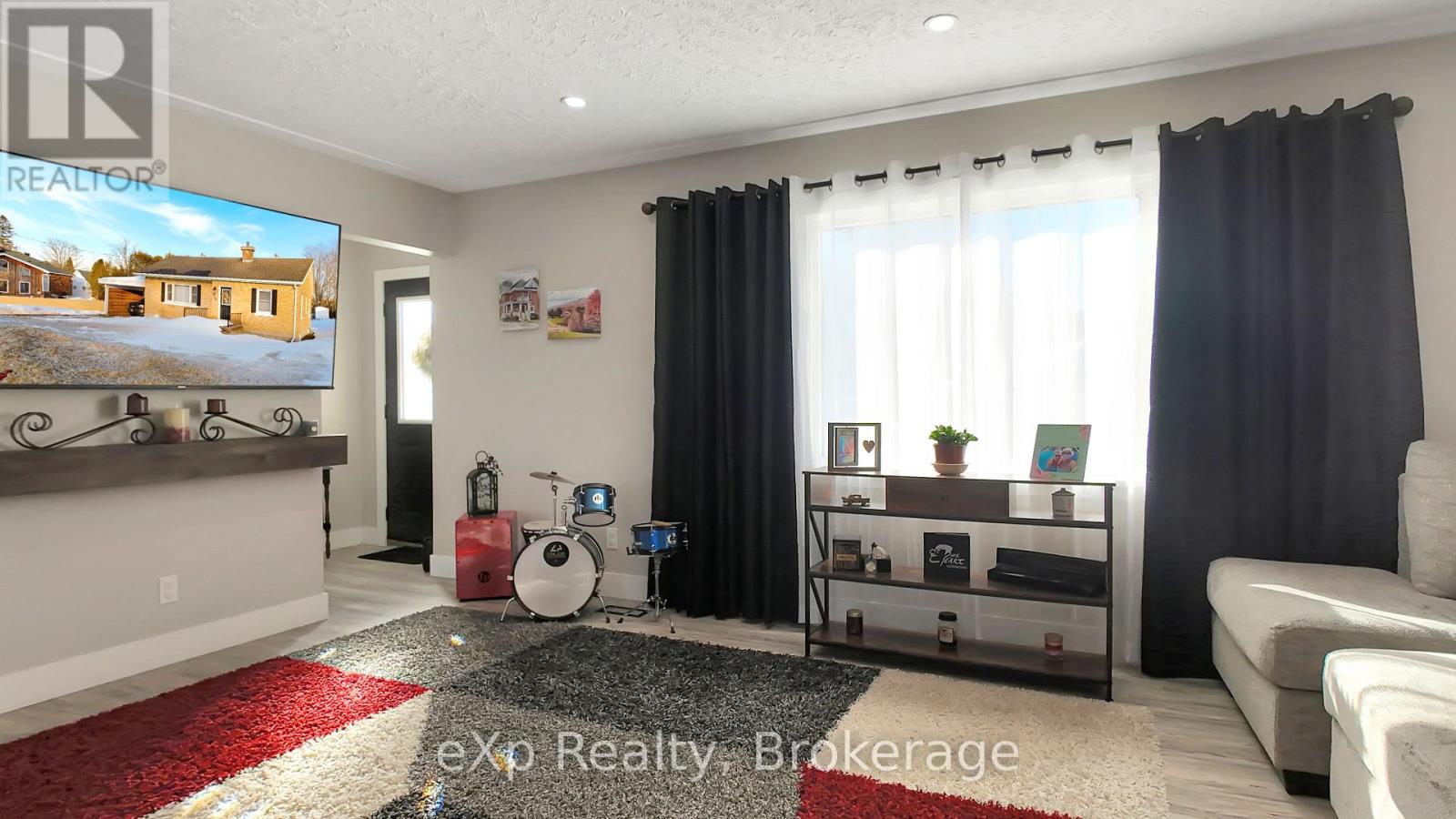 408 Mcnab Street, Brockton, Ontario  N0G 2V0 - Photo 5 - X12853216