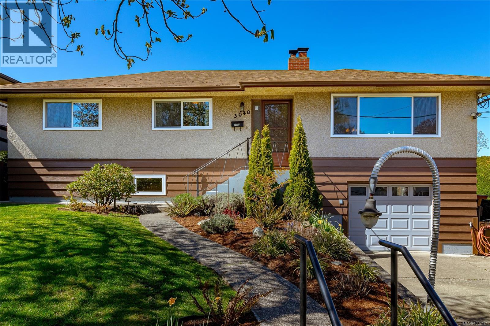 3040 Dysart Rd, Saanich, British Columbia  V9A 2K4 - Photo 3 - 1032424