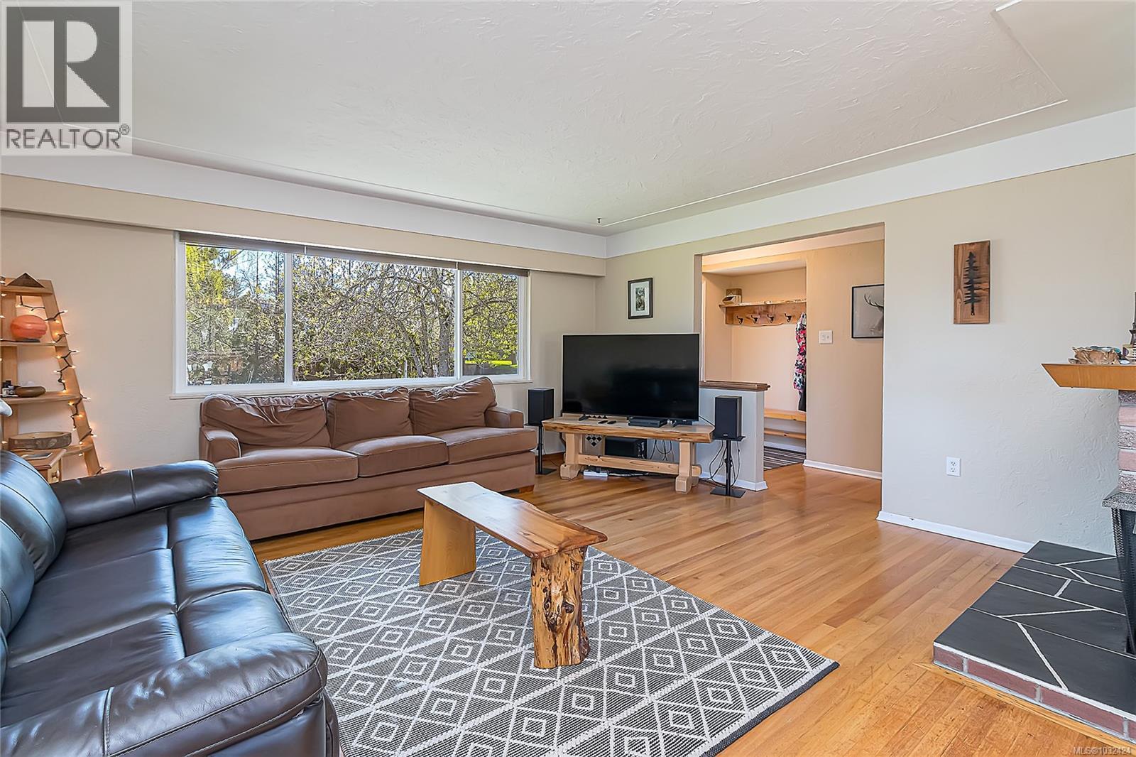 3040 Dysart Rd, Saanich, British Columbia  V9A 2K4 - Photo 5 - 1032424