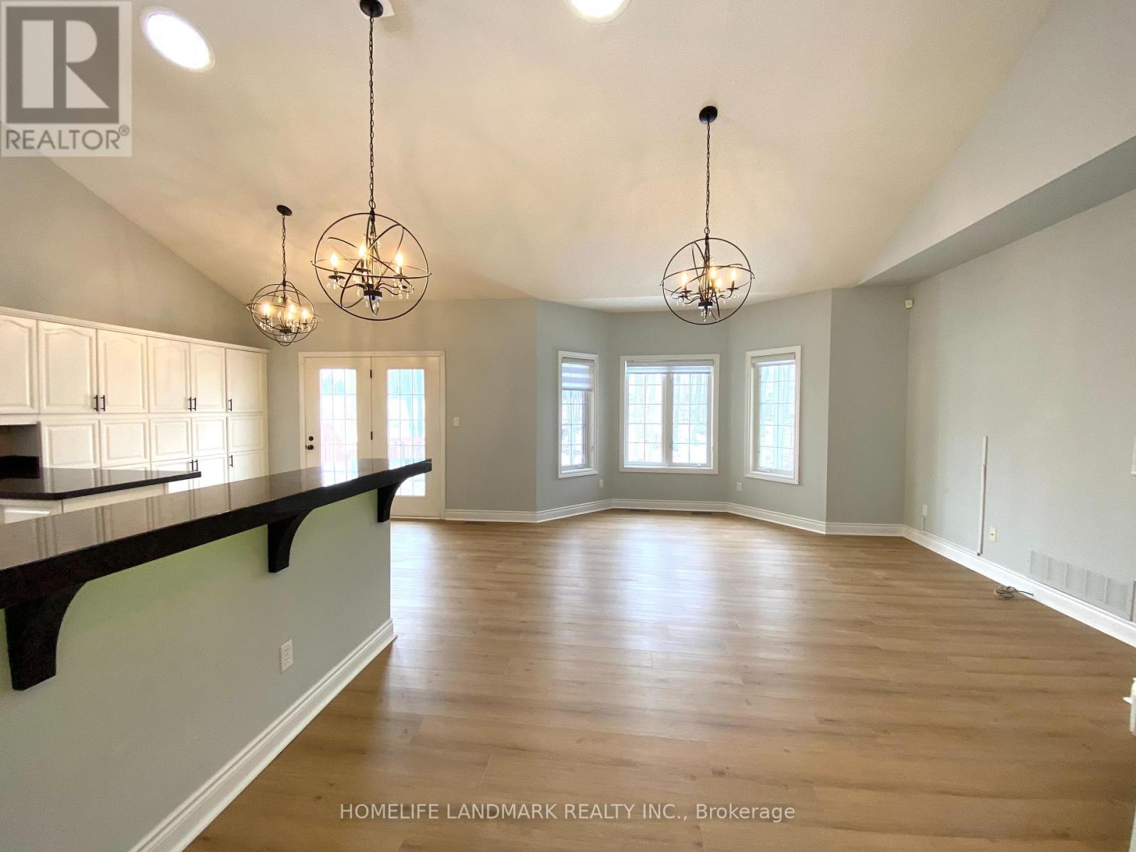 1976 Forest Valley Drive, Innisfil, Ontario  L9S 4A5 - Photo 7 - N12898324