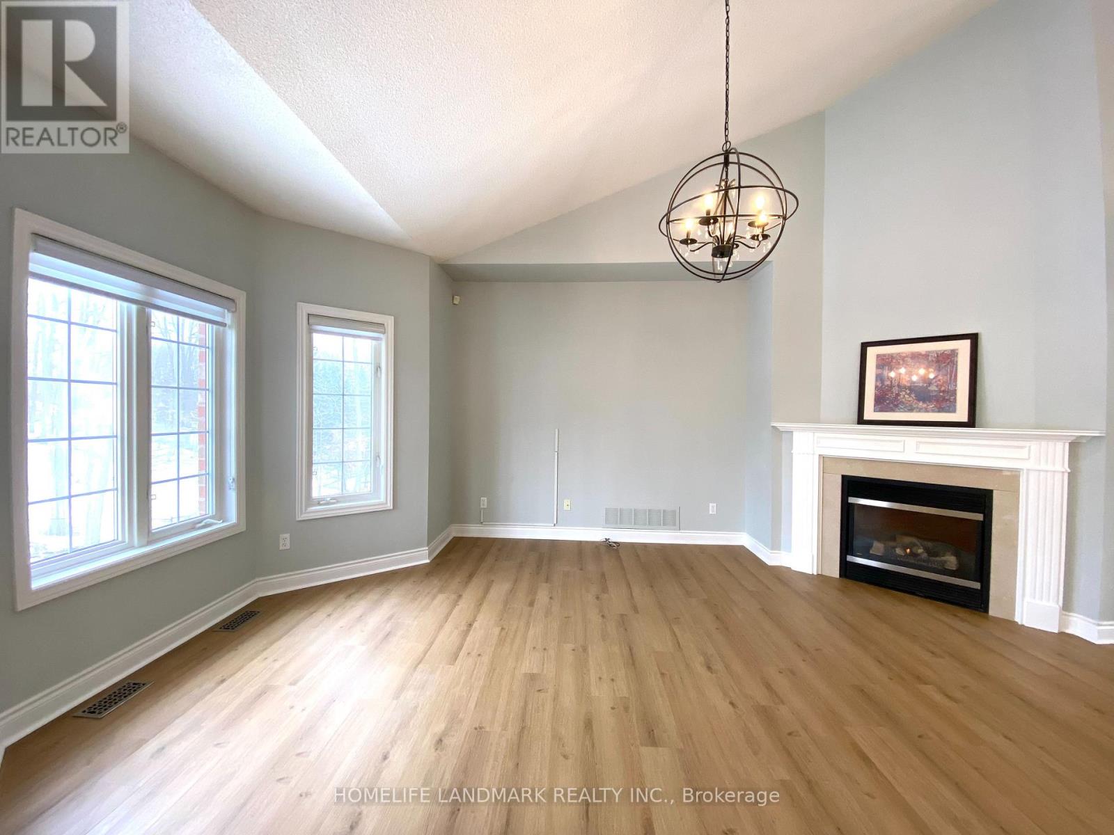 1976 Forest Valley Drive, Innisfil, Ontario  L9S 4A5 - Photo 5 - N12898324