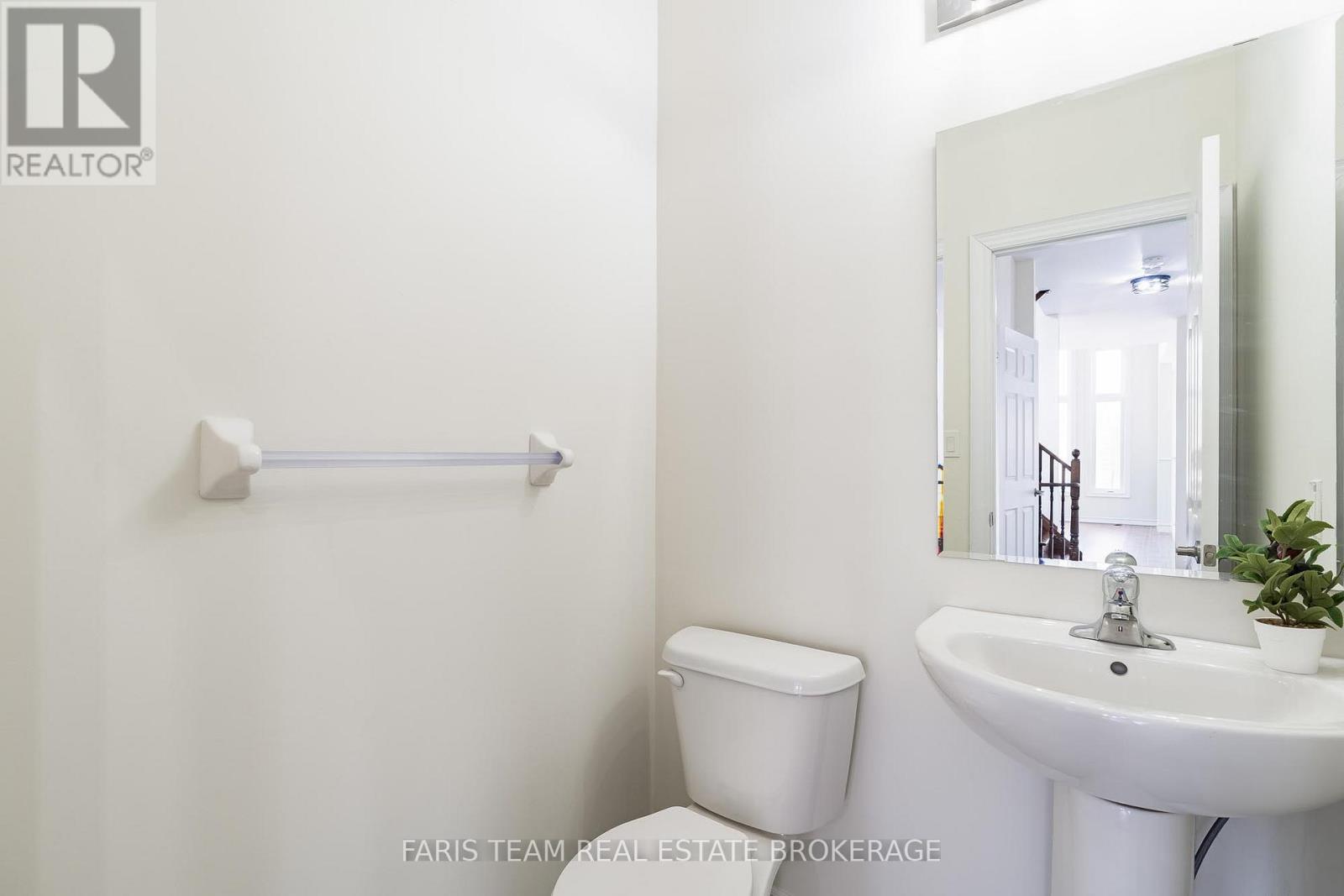 33 Pearl Street, Wasaga Beach, Ontario  L9Z 0G9 - Photo 17 - S12969352