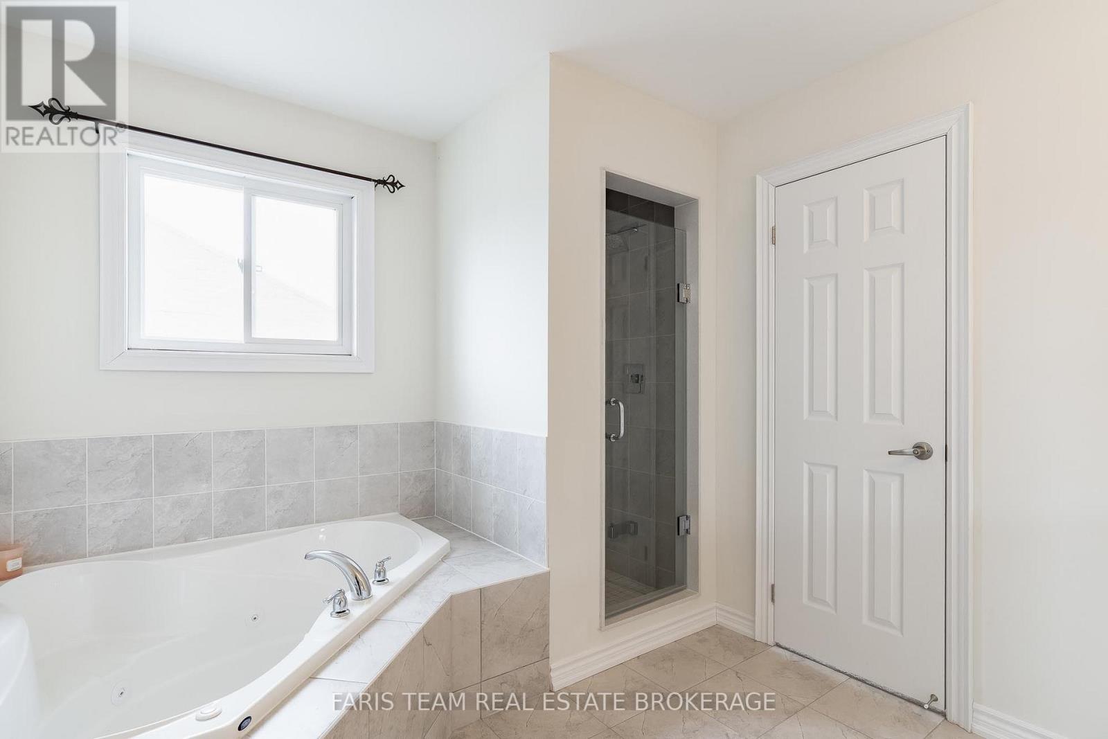 33 Pearl Street, Wasaga Beach, Ontario  L9Z 0G9 - Photo 25 - S12969352