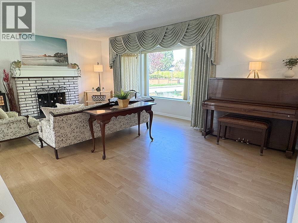 10844 Springmont Gate, Richmond, British Columbia  V7E 1Y4 - Photo 3 - R3110705