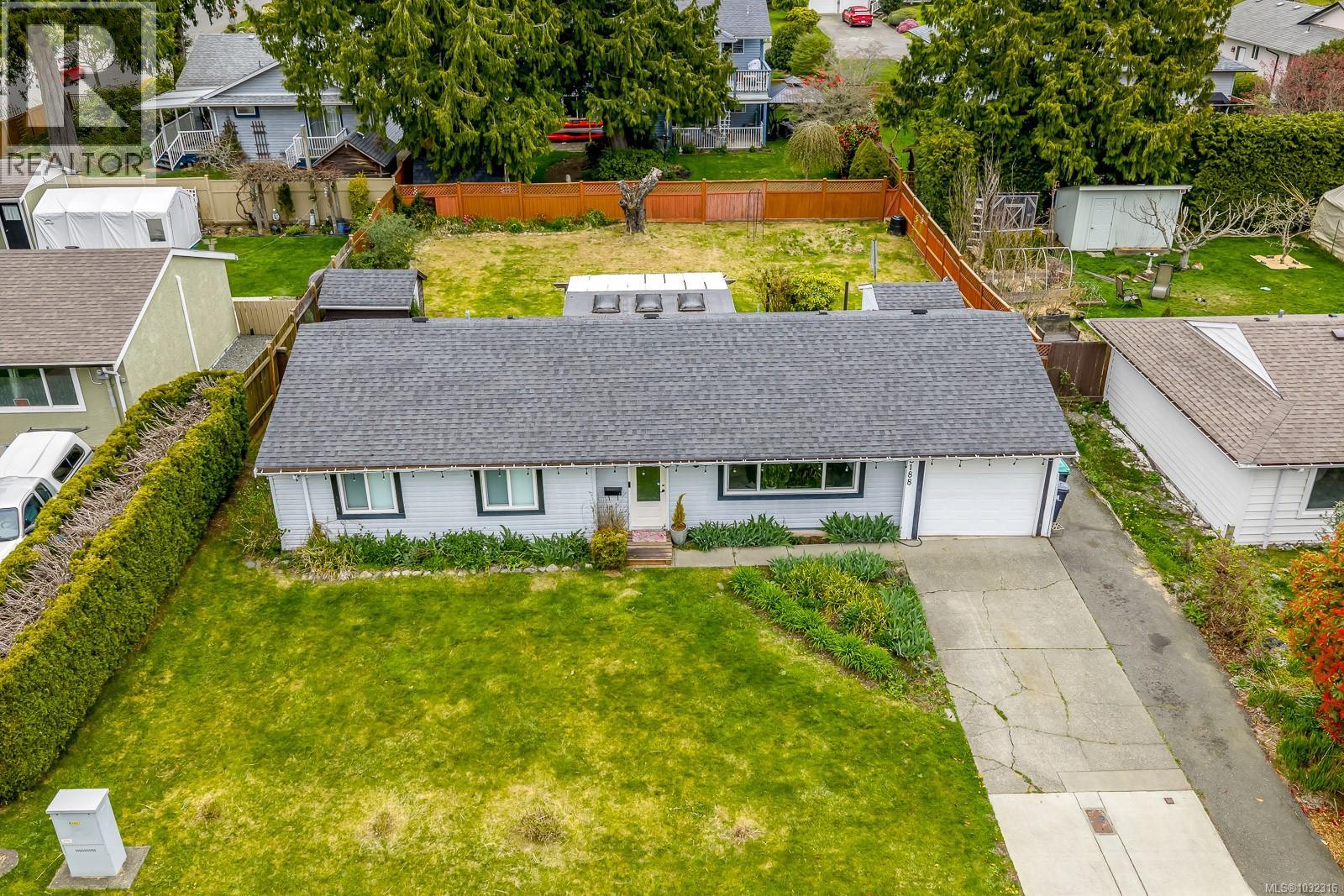 2188 Noel Ave, Comox, British Columbia