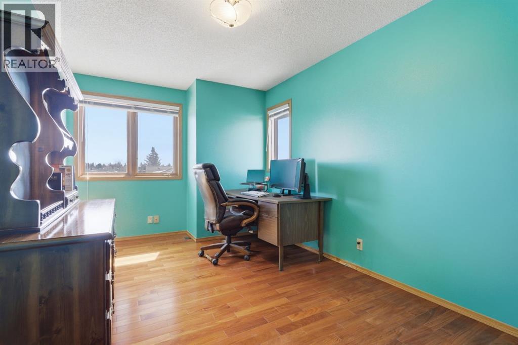 30 Edgeview Road NW, Calgary, Alberta  T3A 4T8 - Photo 24 - A2301593