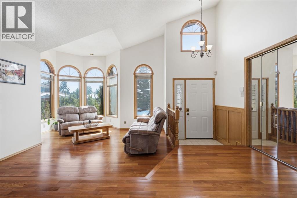 30 Edgeview Road NW, Calgary, Alberta  T3A 4T8 - Photo 2 - A2301593