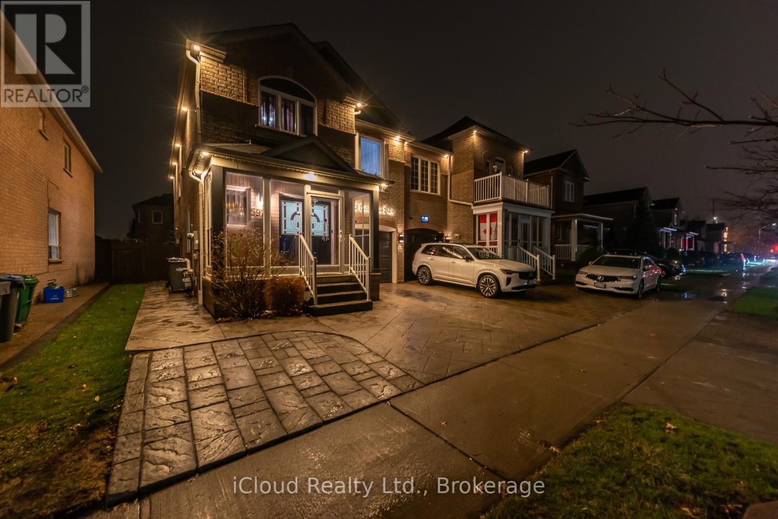 5922 Delle Donne Drive, Mississauga, Ontario  L5M 7A3 - Photo 2 - W12999370