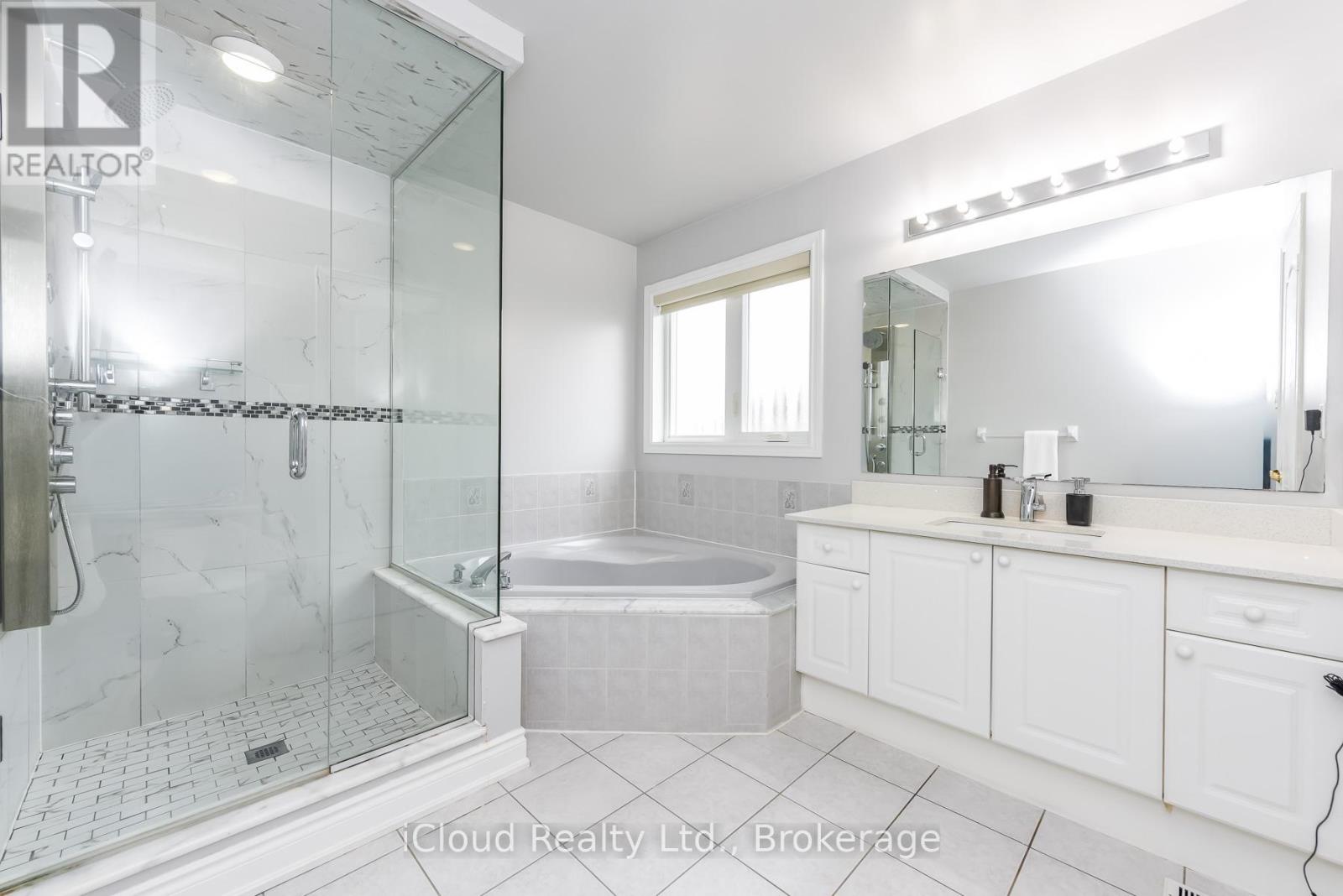 5922 Delle Donne Drive, Mississauga, Ontario  L5M 7A3 - Photo 30 - W12999370