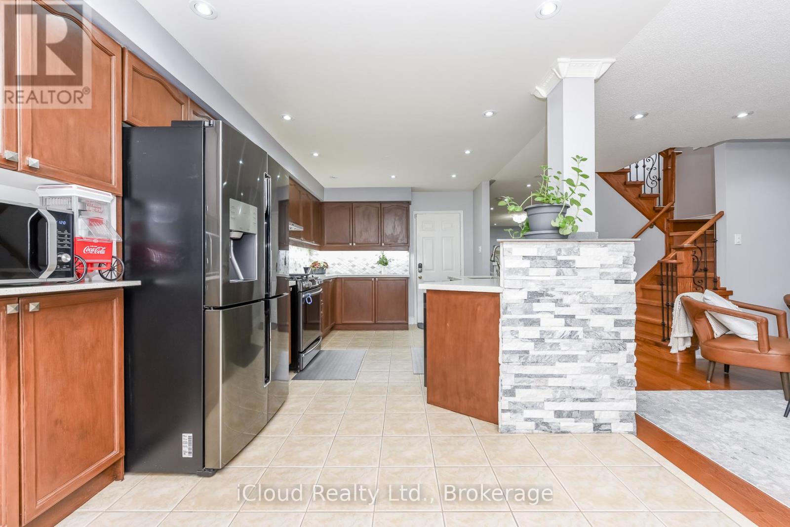 5922 Delle Donne Drive, Mississauga, Ontario  L5M 7A3 - Photo 16 - W12999370