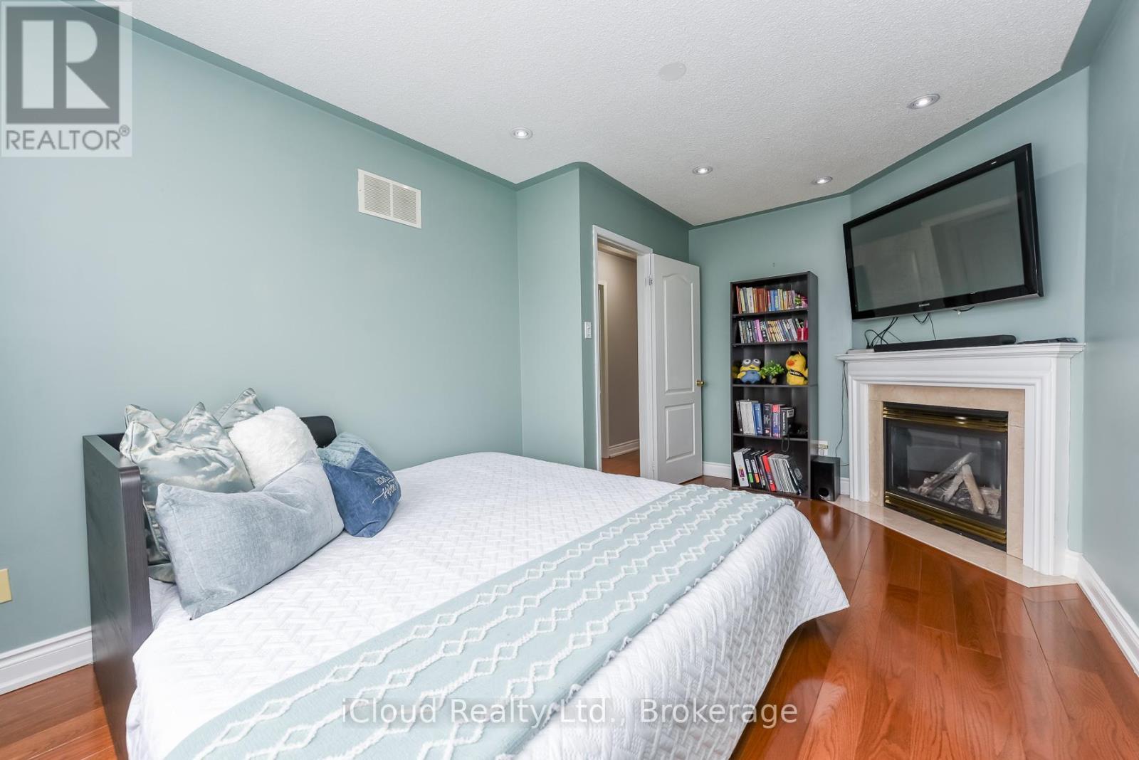 5922 Delle Donne Drive, Mississauga, Ontario  L5M 7A3 - Photo 26 - W12999370