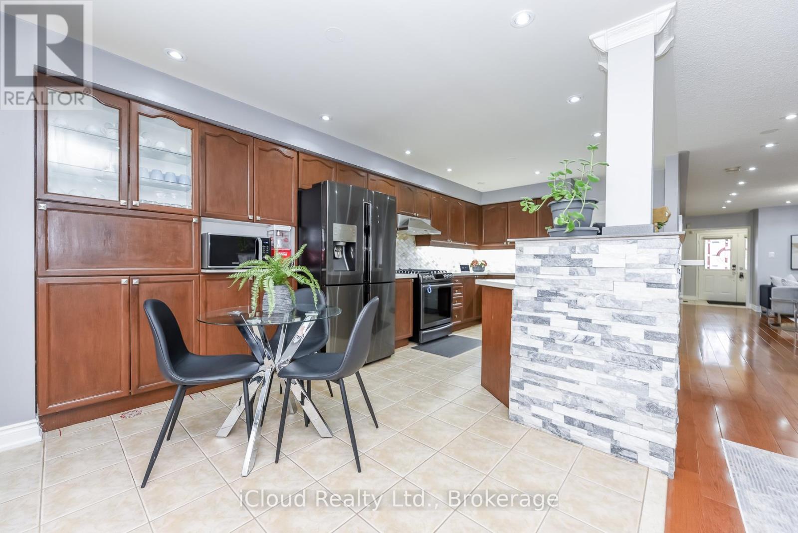 5922 Delle Donne Drive, Mississauga, Ontario  L5M 7A3 - Photo 14 - W12999370