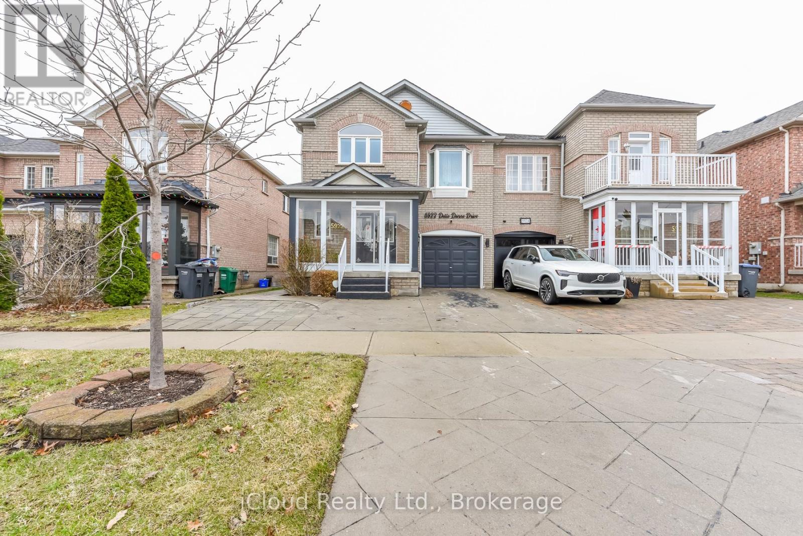 5922 Delle Donne Drive, Mississauga, Ontario  L5M 7A3 - Photo 3 - W12999370
