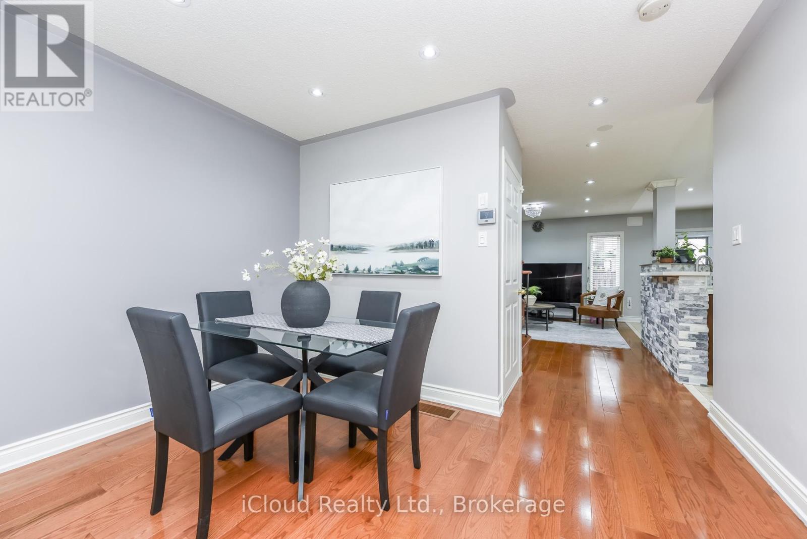 5922 Delle Donne Drive, Mississauga, Ontario  L5M 7A3 - Photo 8 - W12999370