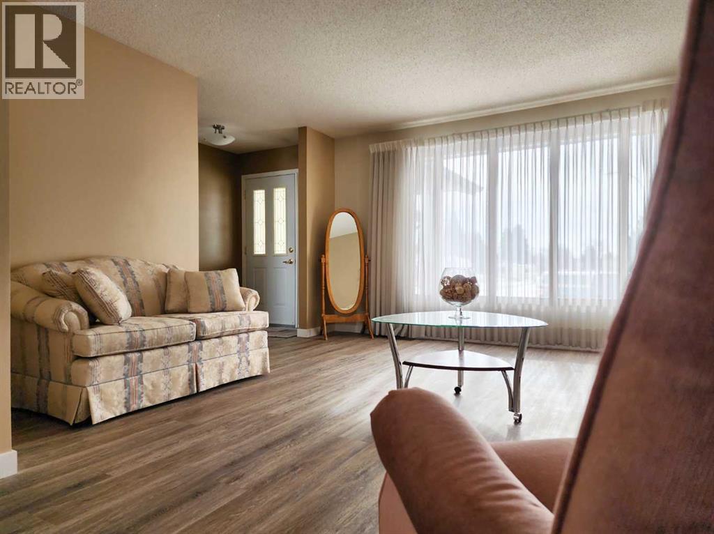 15 Elm Crescent S, Lethbridge, Alberta  T1K 4S8 - Photo 4 - A2288681