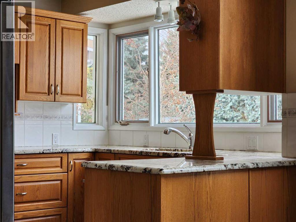 15 Elm Crescent S, Lethbridge, Alberta  T1K 4S8 - Photo 11 - A2288681