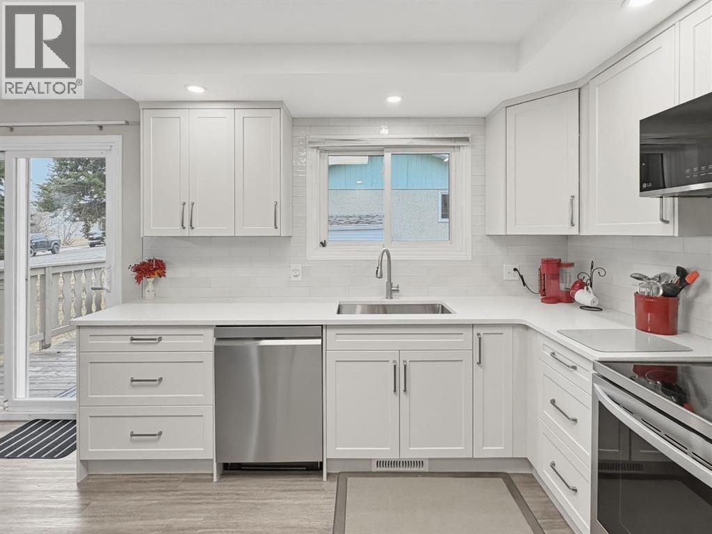 5336 52 Streetclose, Rocky Mountain House, Alberta  T4T 1G9 - Photo 5 - A2302333