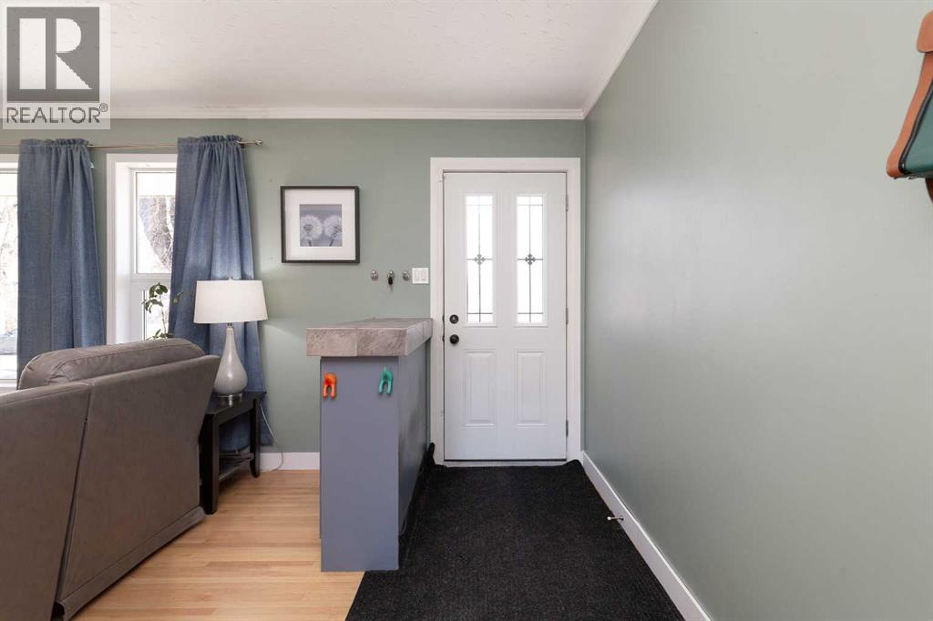 406 20 Street N, Lethbridge, Alberta  T1H 3N1 - Photo 3 - A2301592