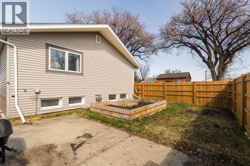 406 20 Street N, Lethbridge, Alberta  T1H 3N1 - Photo 39 - A2301592