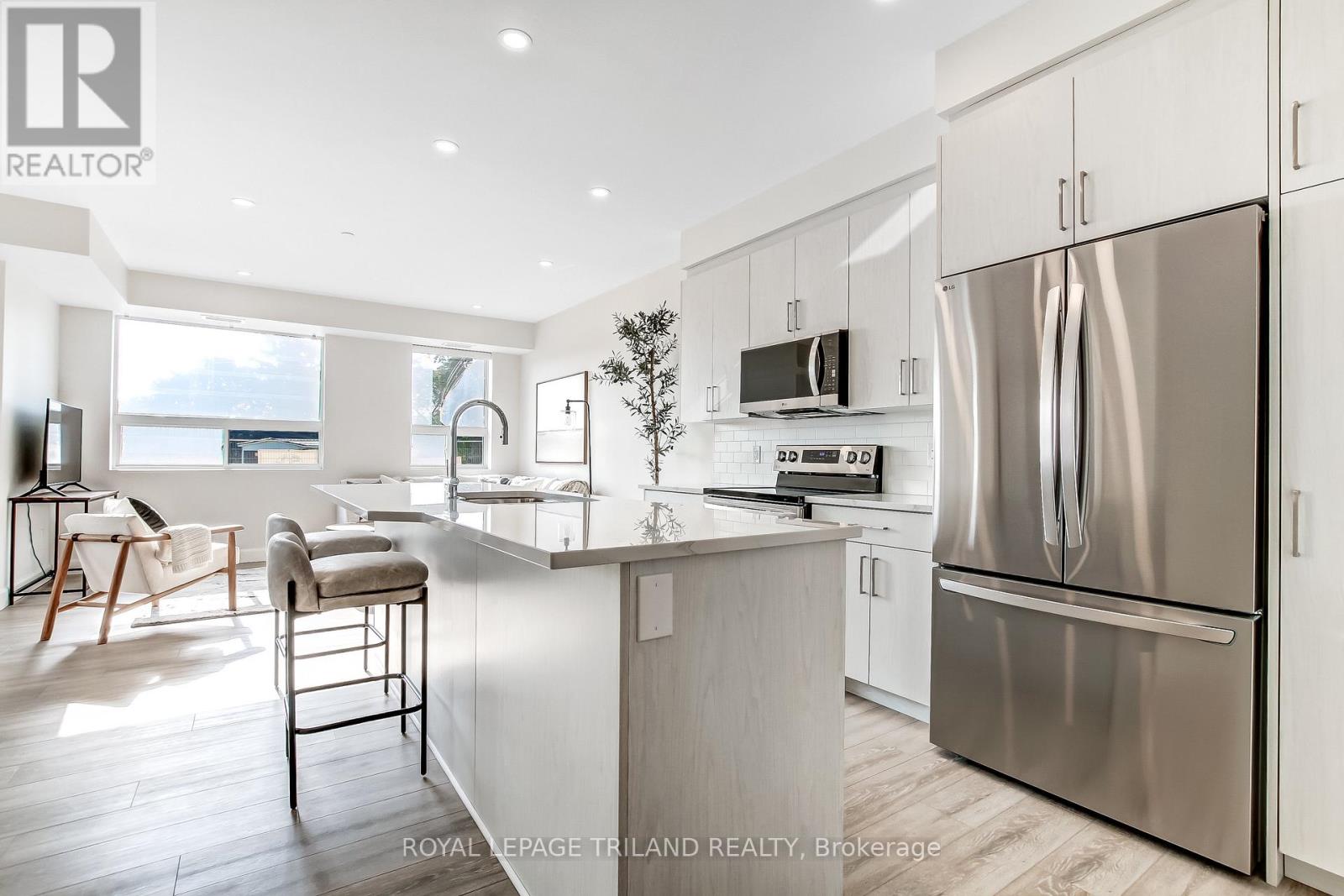 203 - 16 Compass Trail N, Central Elgin, Ontario  N5L 0A5 - Photo 2 - X13008584