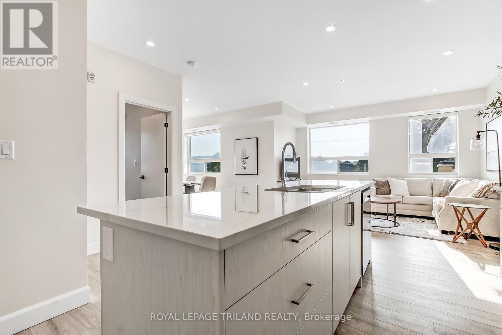 203 - 16 Compass Trail N, Central Elgin, Ontario  N5L 0A5 - Photo 3 - X13008584