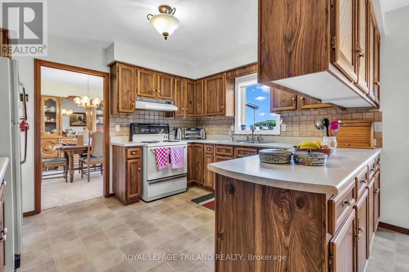 5257 Cliff Road, Lambton Shores, Ontario  N0N 1J7 - Photo 13 - X13008700