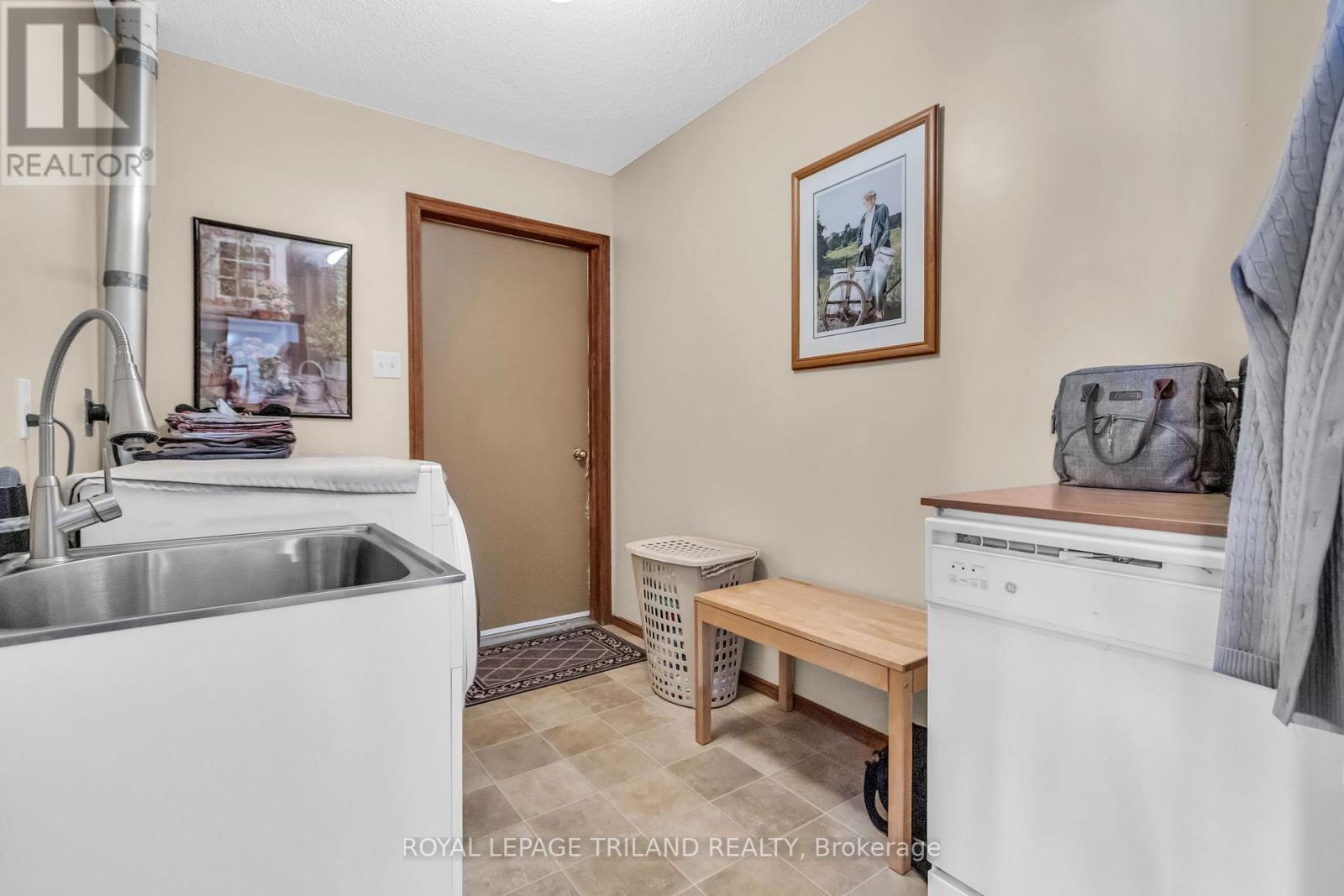 5257 Cliff Road, Lambton Shores, Ontario  N0N 1J7 - Photo 28 - X13008700