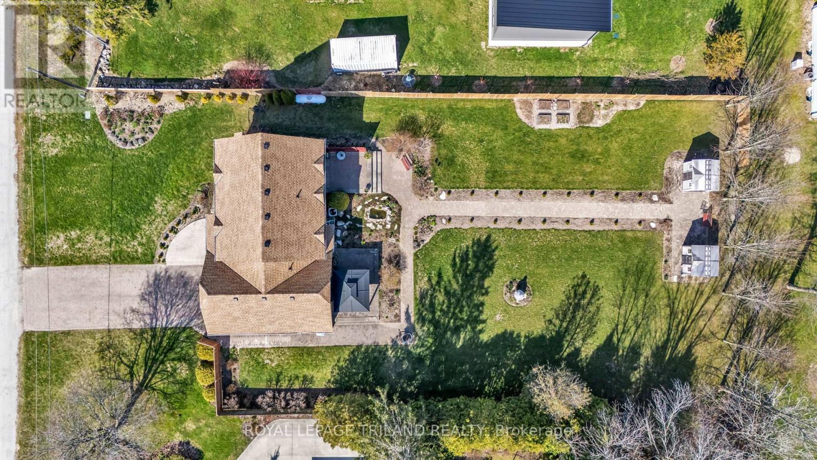 5257 Cliff Road, Lambton Shores, Ontario  N0N 1J7 - Photo 38 - X13008700