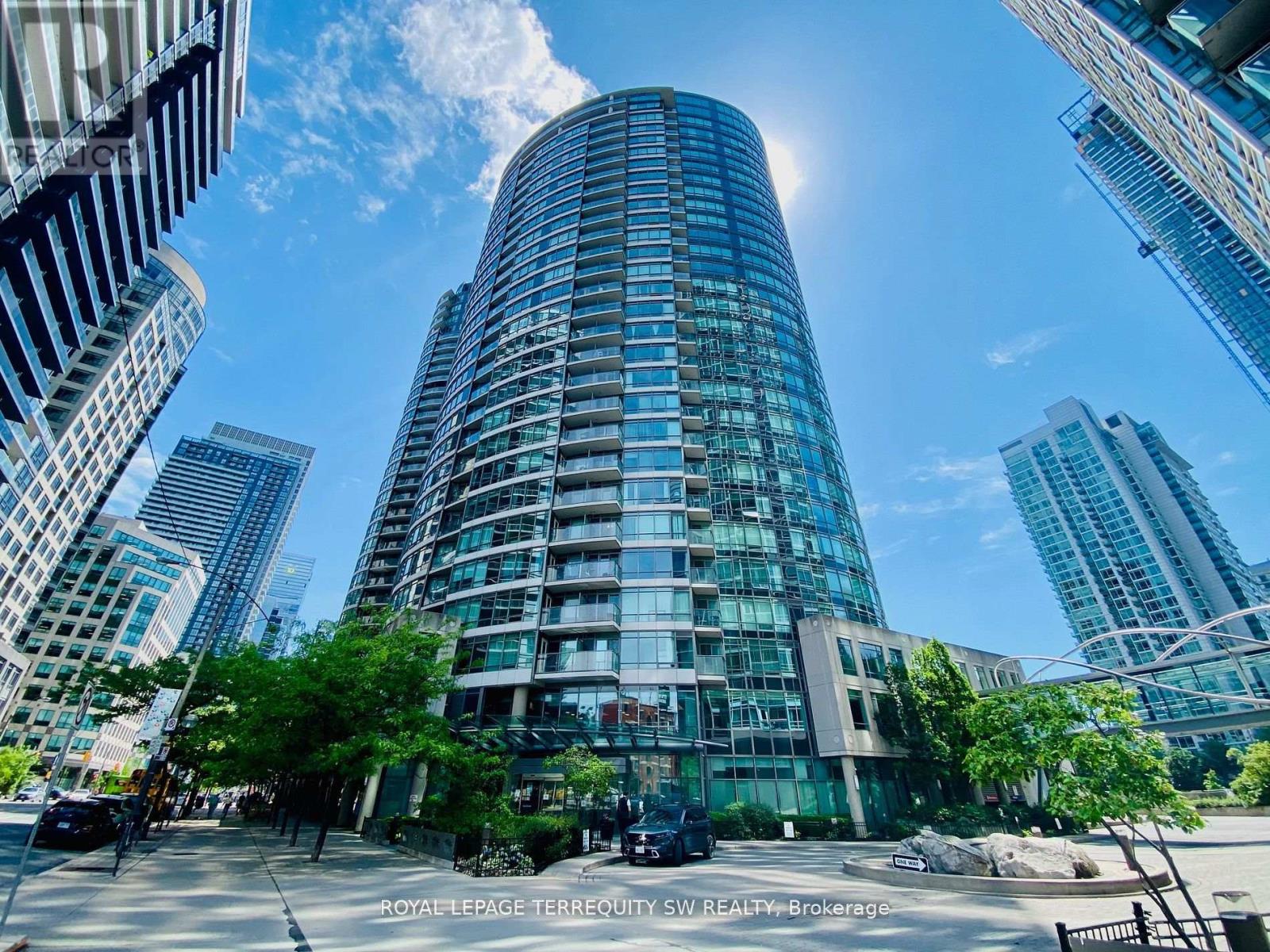 2010 - 373 FRONT STREET W, Toronto, Ontario