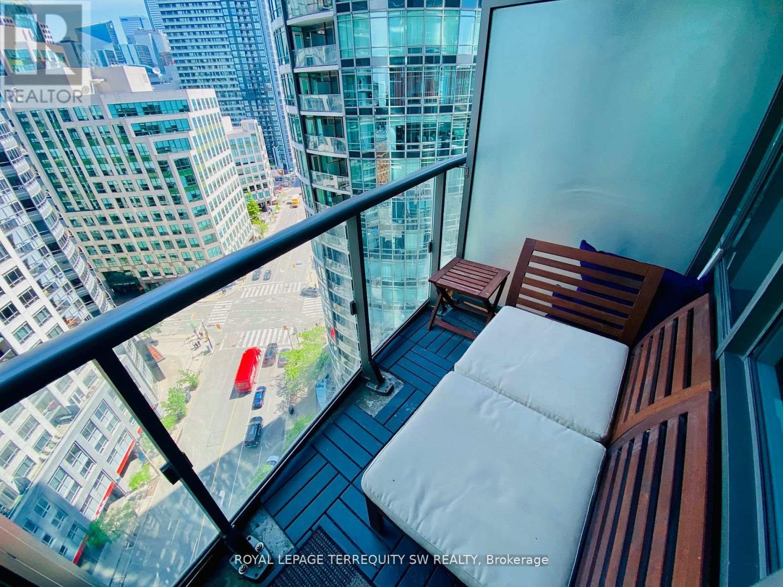 2010 - 373 Front Street W, Toronto, Ontario  M5V 3R7 - Photo 11 - C13008670