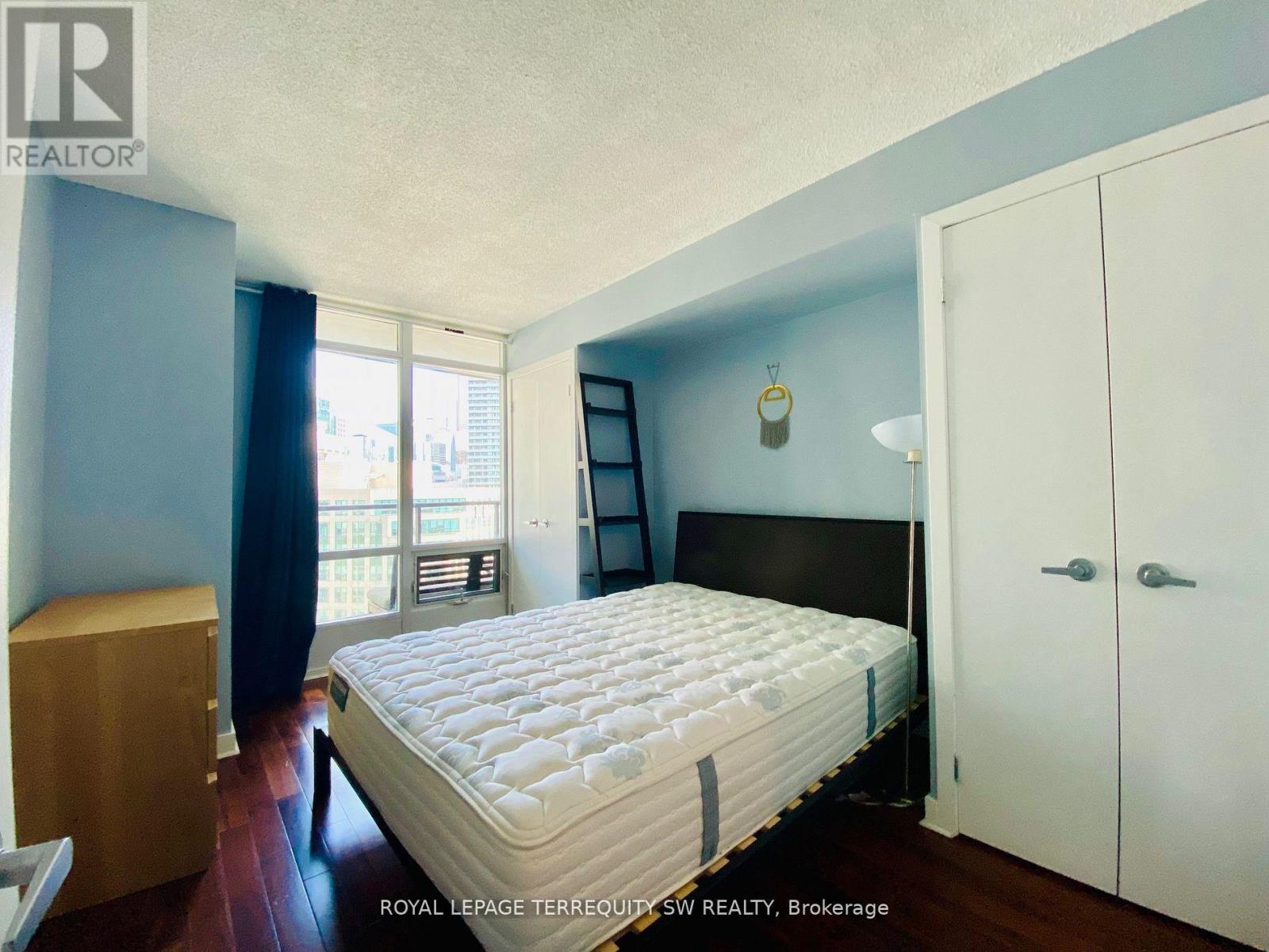 2010 - 373 Front Street W, Toronto, Ontario  M5V 3R7 - Photo 8 - C13008670