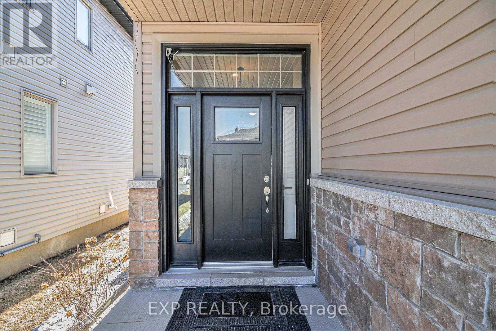 107 Rallidale Street, Ottawa, Ontario  K1X 0G7 - Photo 2 - X13008488