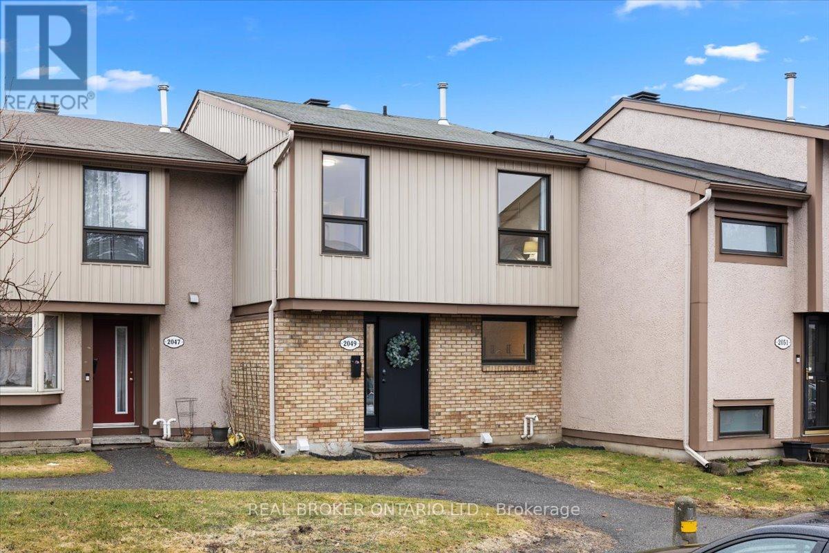 2049 Stonehenge Crescent, Ottawa, Ontario  K1B 4N7 - Photo 1 - X13008520