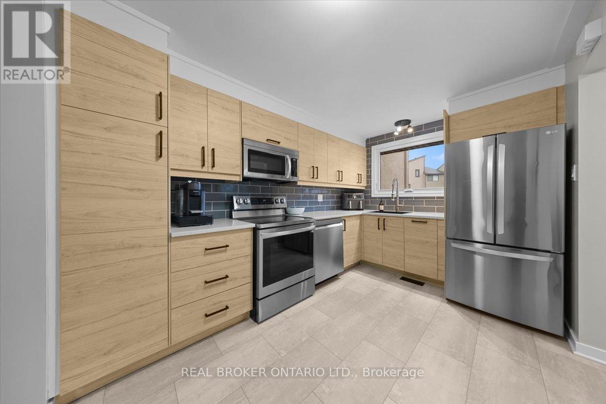 2049 Stonehenge Crescent, Ottawa, Ontario  K1B 4N7 - Photo 10 - X13008520