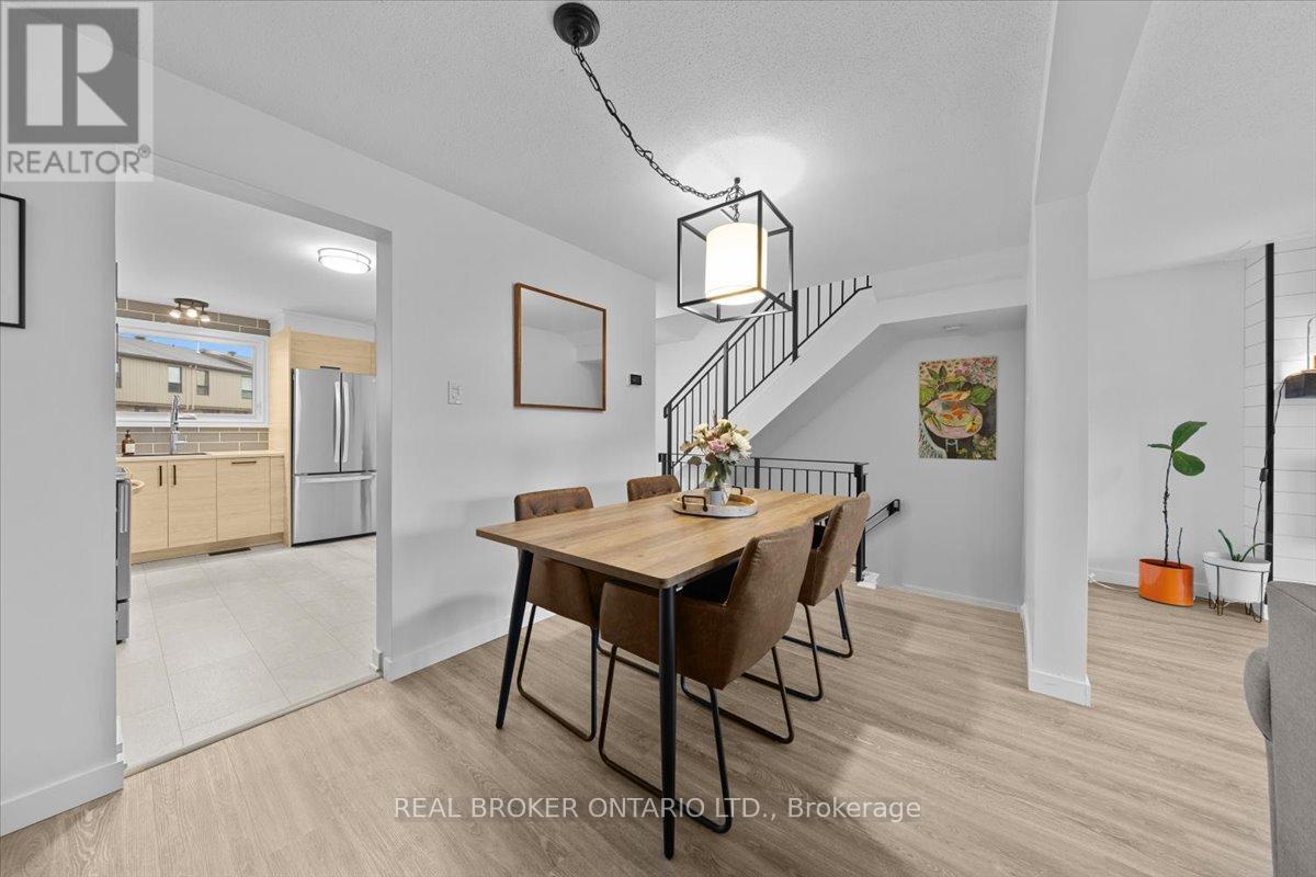 2049 Stonehenge Crescent, Ottawa, Ontario  K1B 4N7 - Photo 13 - X13008520