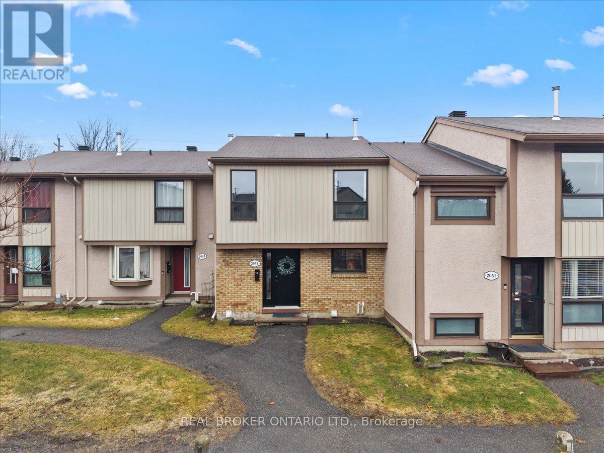2049 Stonehenge Crescent, Ottawa, Ontario  K1B 4N7 - Photo 2 - X13008520